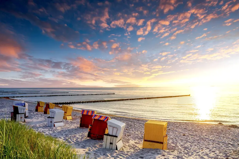 Strandkörbe am Ostseestrand bei Ahrenshoop. Die Ostsee war eines seiner liebsten Motive.